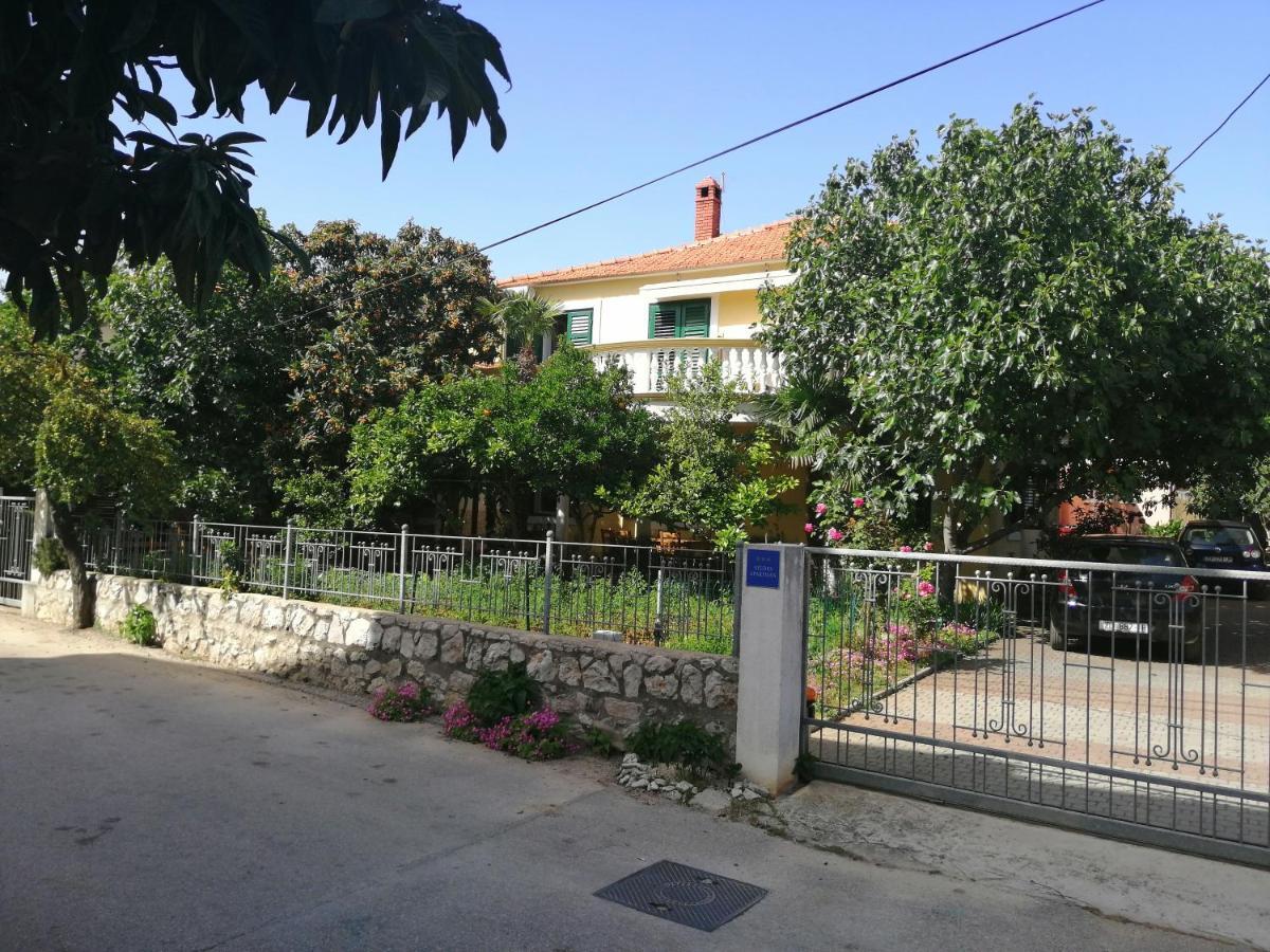 Apartmani Milka Pakoštane Exteriör bild
