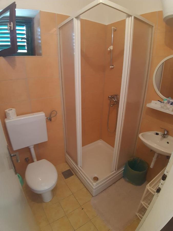 Apartmani Milka Pakoštane Exteriör bild