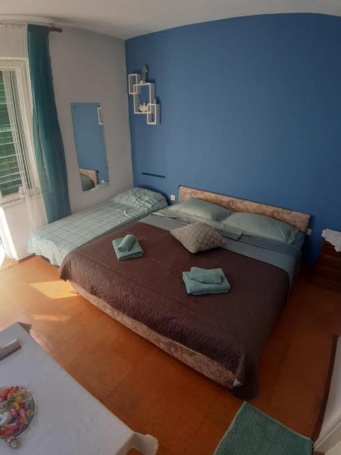Apartmani Milka Pakoštane Exteriör bild